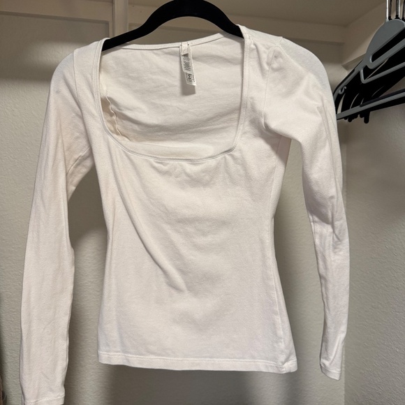 SCOOP NECK LONG SLEEVE TOP - Marble - Picture 6 of 8